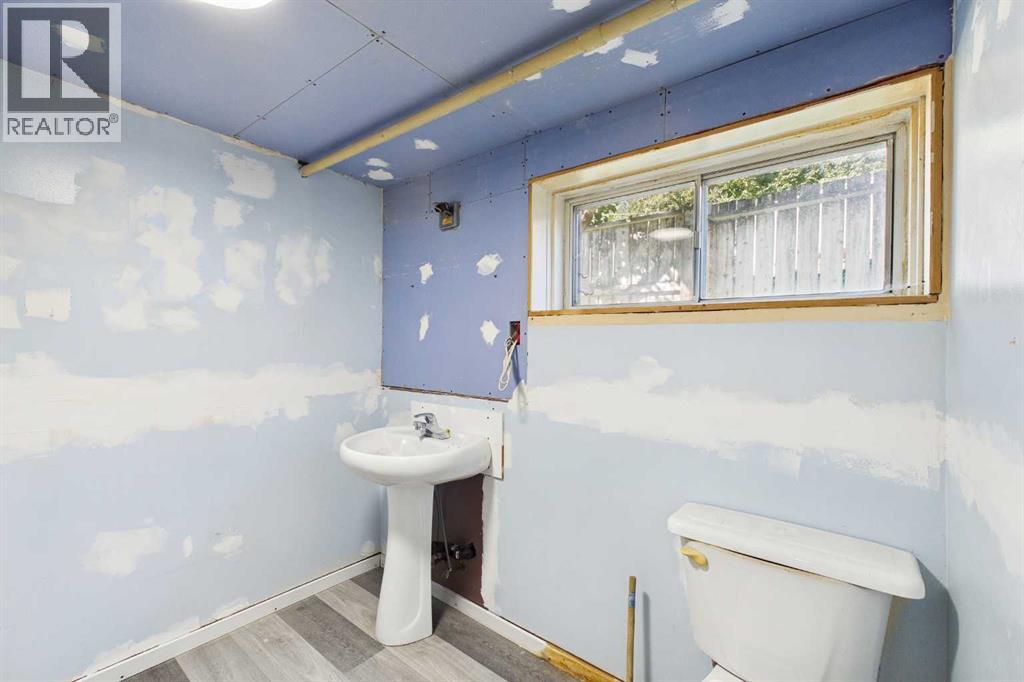 94 Lakeside Boulevard - Image 22
