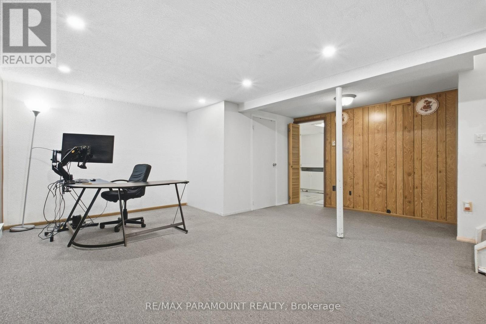 16 GLENEADEN COURT - 35