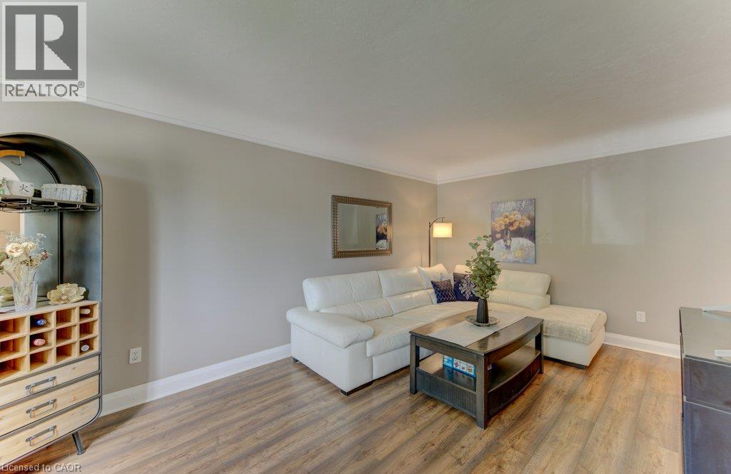 21 WAVERLY Road, Kitchener — photo 4