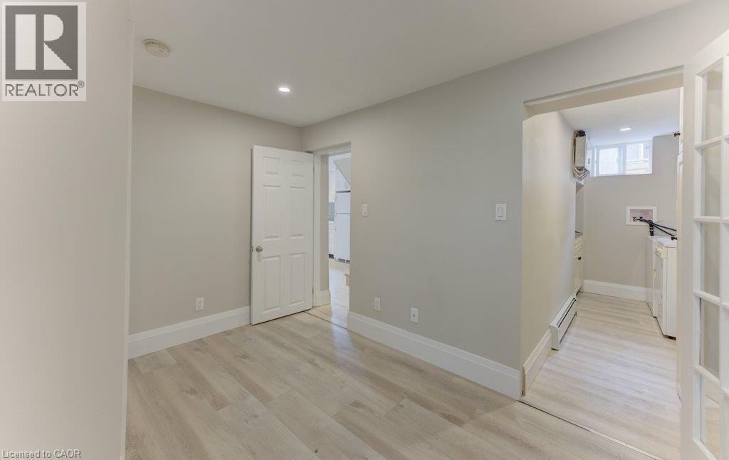 21 WAVERLY Road - Image 39