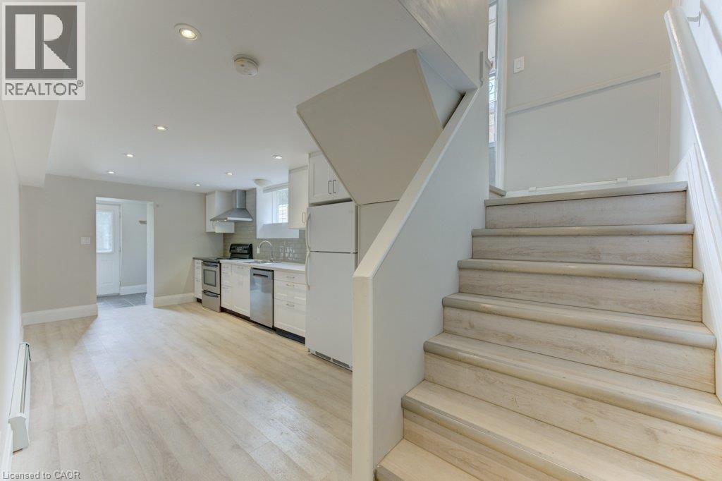 21 WAVERLY Road - Image 41