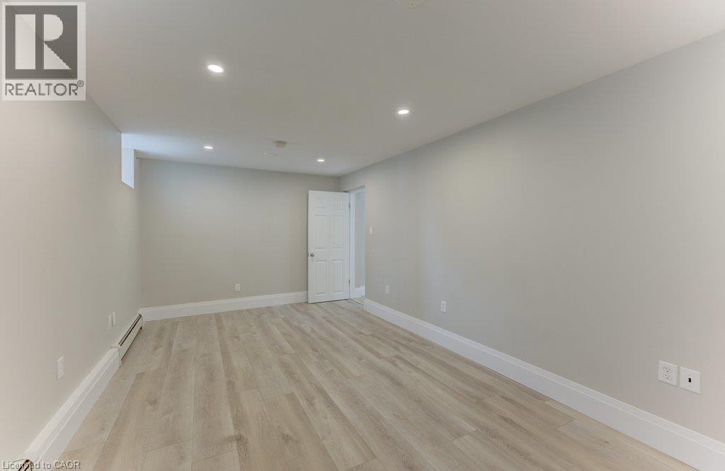 21 WAVERLY Road - Image 36