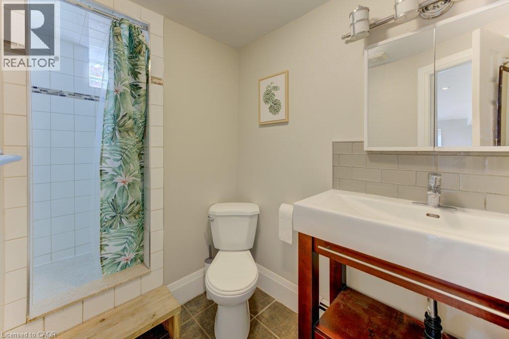 21 WAVERLY Road - Image 42