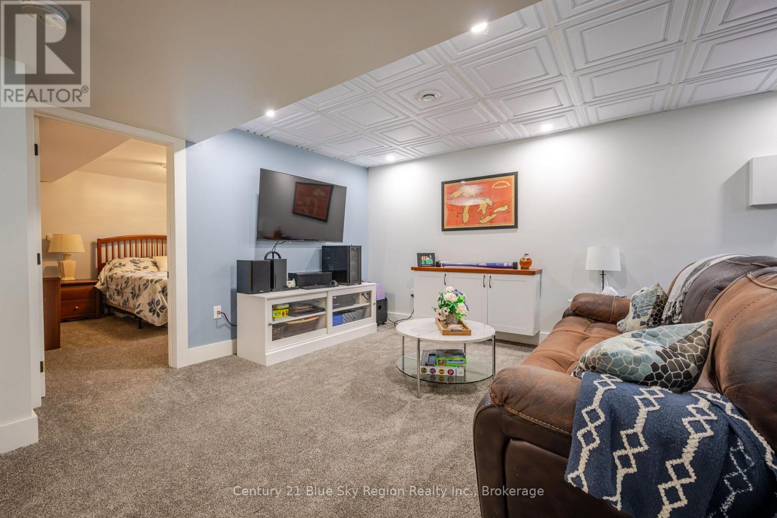 334 MACPHERSON DRIVE - 16
