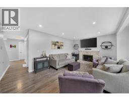 Living room - 824 Beckwith Ave, Saanich, BC V8X3S1 Photo 11