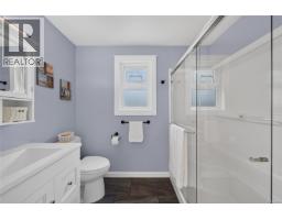 Entrance - 824 Beckwith Ave, Saanich, BC V8X3S1 Photo 13