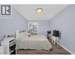 824 Beckwith Ave, Saanich, BC V8X3S1 Photo 15