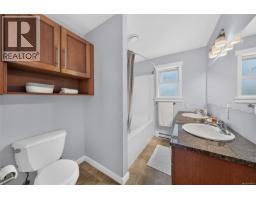 824 Beckwith Ave, Saanich, BC V8X3S1 Photo 17