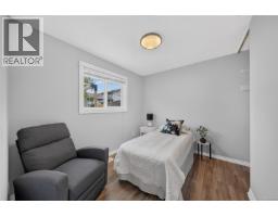 824 Beckwith Ave, Saanich, BC V8X3S1 Photo 18