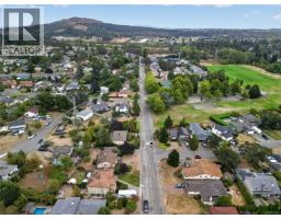 824 Beckwith Ave, Saanich, BC V8X3S1 Photo 24