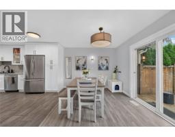 Kitchen - 824 Beckwith Ave, Saanich, BC V8X3S1 Photo 9