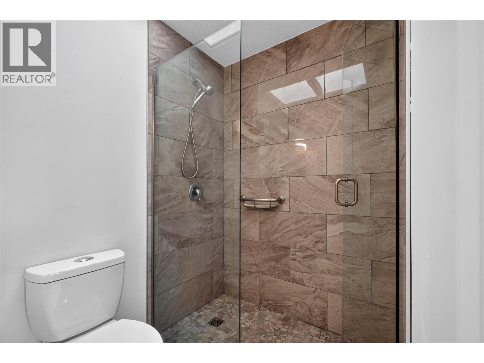 3493 Oak Crescent - Image 16