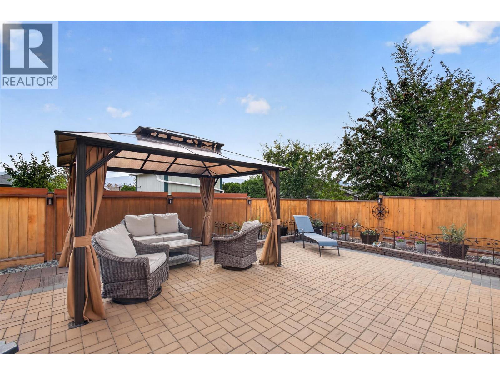 3493 Oak Crescent - 2