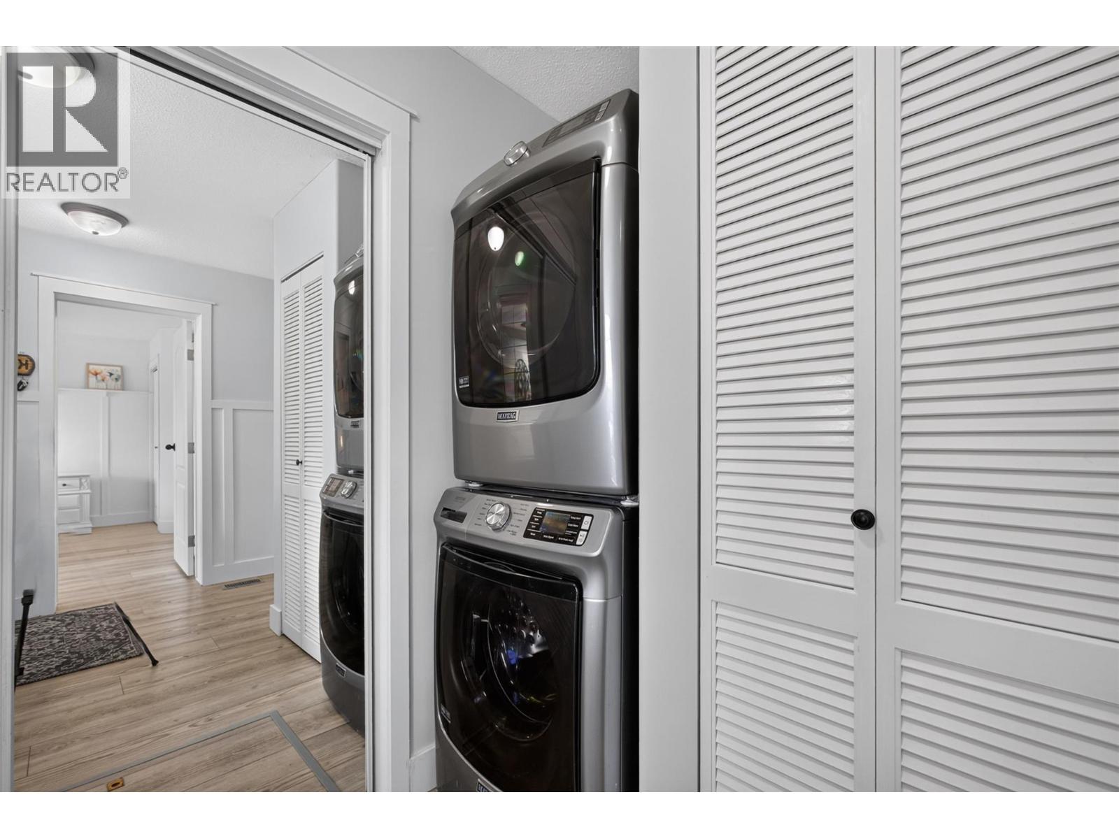 3493 Oak Crescent - Image 22