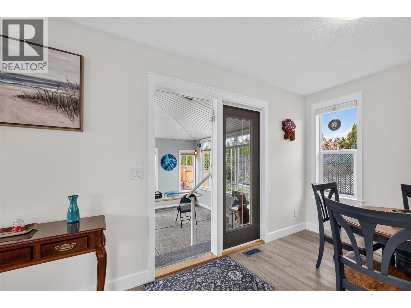 3493 Oak Crescent - Image 23