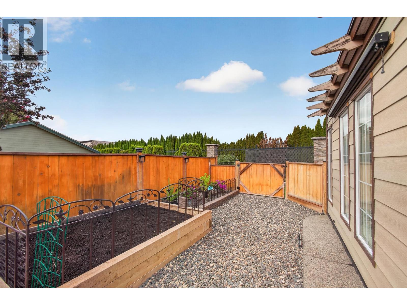 3493 Oak Crescent - Image 30