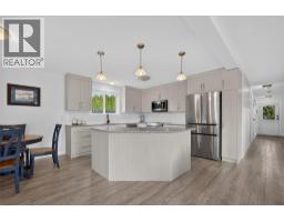 3pc Ensuite bath - 3493 Oak Crescent, West Kelowna, BC V4T3A5 Photo 10
