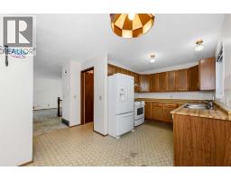 2pc Bathroom - 16 Deersaxon Circle Se, Calgary, AB T2J6R5 Photo 11