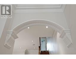 Kitchen - 68 Montrose Avenue, Toronto, ON M6J2T7 Photo 7