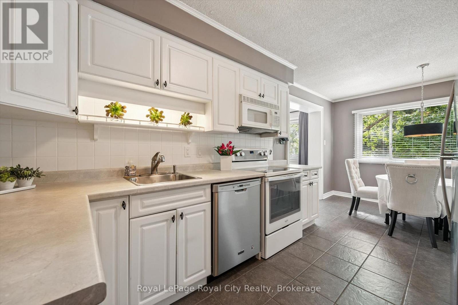 #2 30 GREEN VALLEY DRIVE - 11
