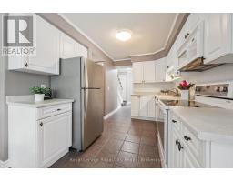 Bathroom - 2 - 30 Green Valley Drive, Kitchener, ON N2P1G8 Photo 9