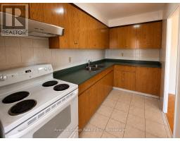 Bathroom - 307 - 1 Massey Square, Toronto, ON M4C5L4 Photo 6
