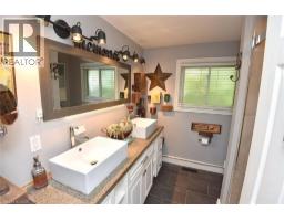Kitchen - 18 Dennis Avenue, Waterdown, ON L9H7G2 Photo 9