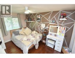 18 Dennis Avenue, Waterdown, ON L9H7G2 Photo 12