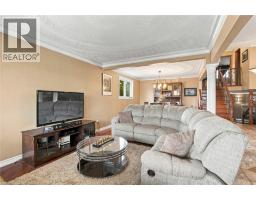Family room - 2 Hearthside Crescent, Hamilton, ON L8E4L6 Photo 11