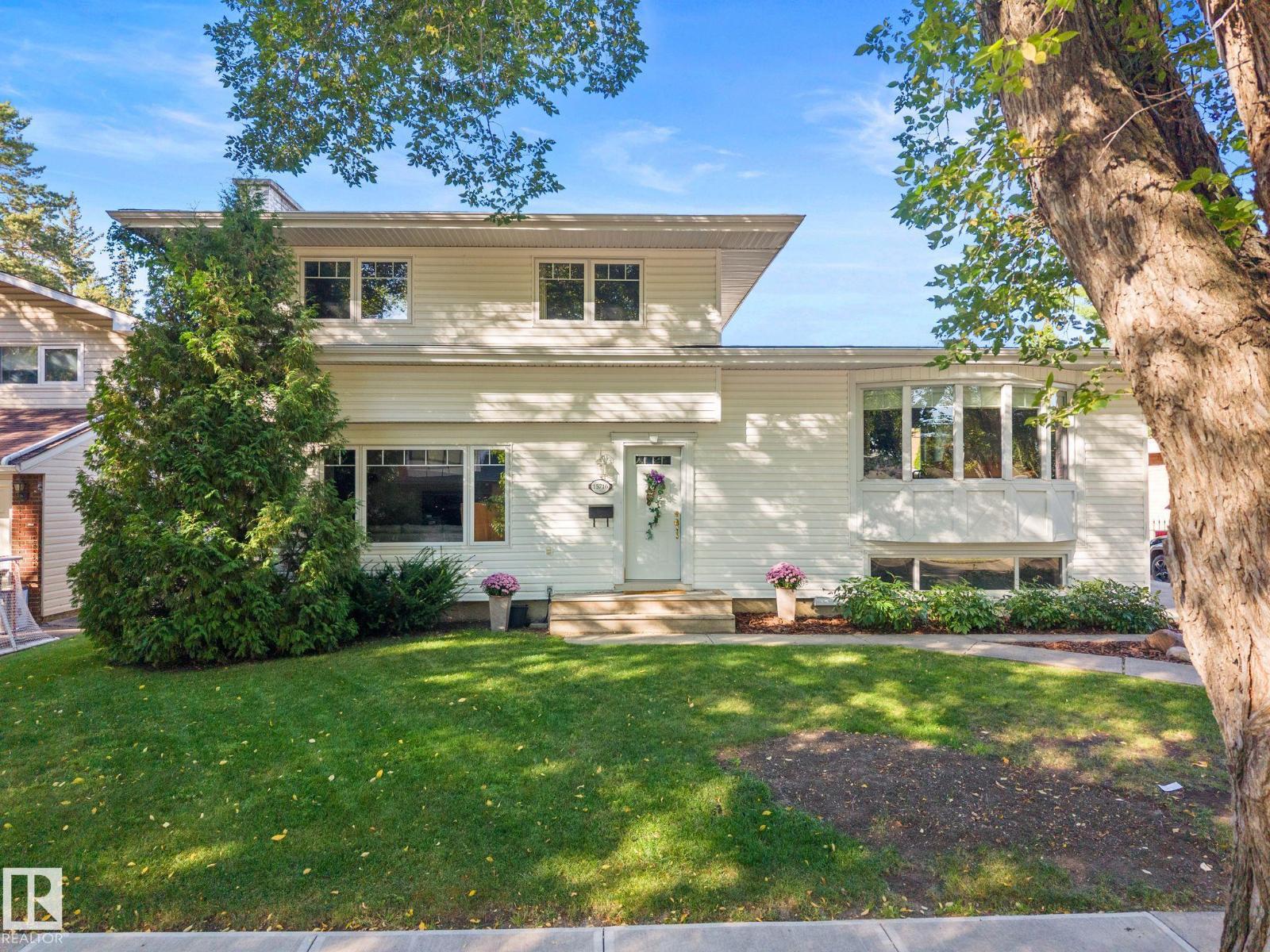15716 78A AV NW - 1