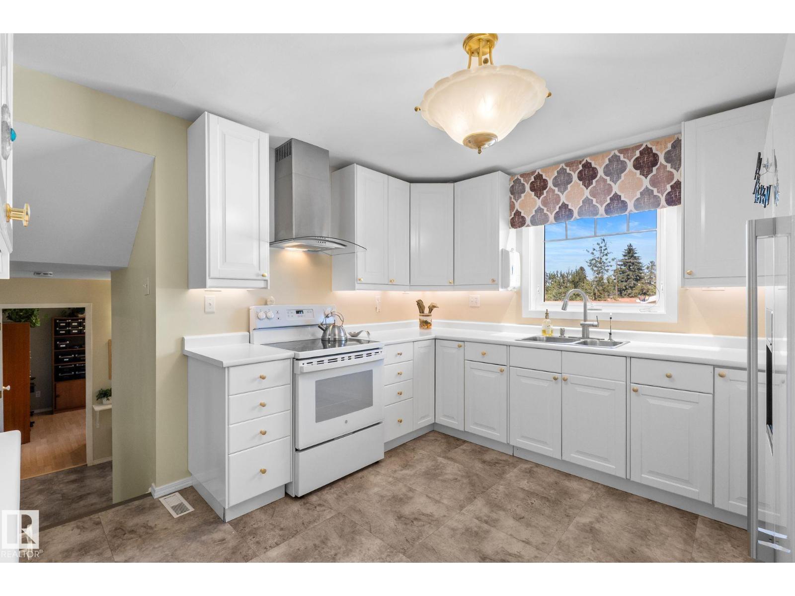 15716 78A AV NW - 17