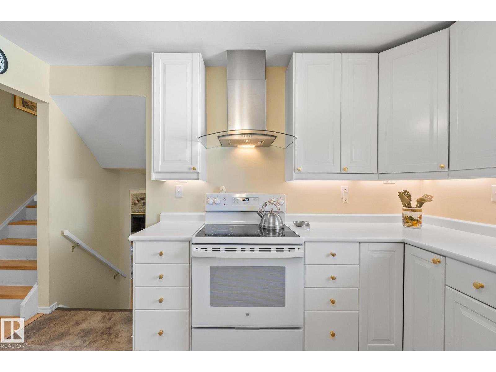 15716 78A AV NW - 18