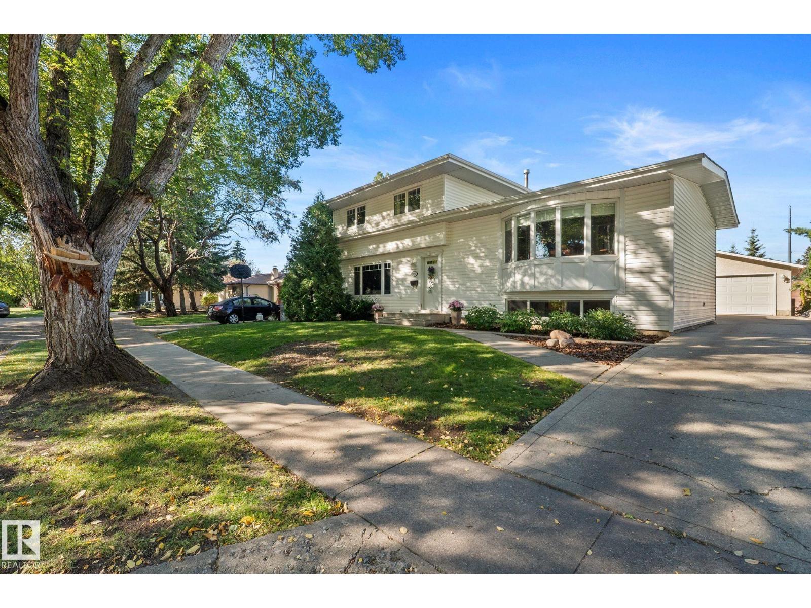 15716 78A AV NW - 2