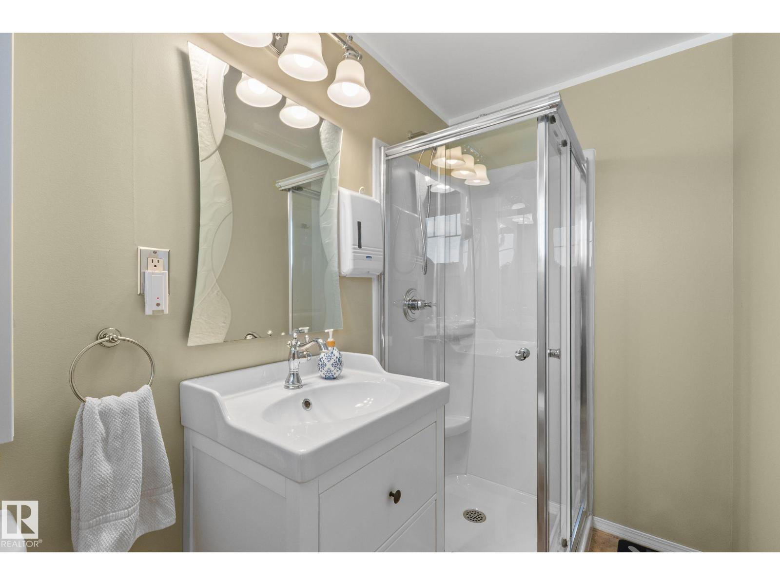15716 78A AV NW - 20