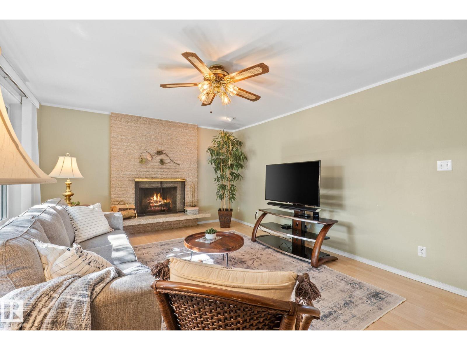 15716 78A AV NW - 28