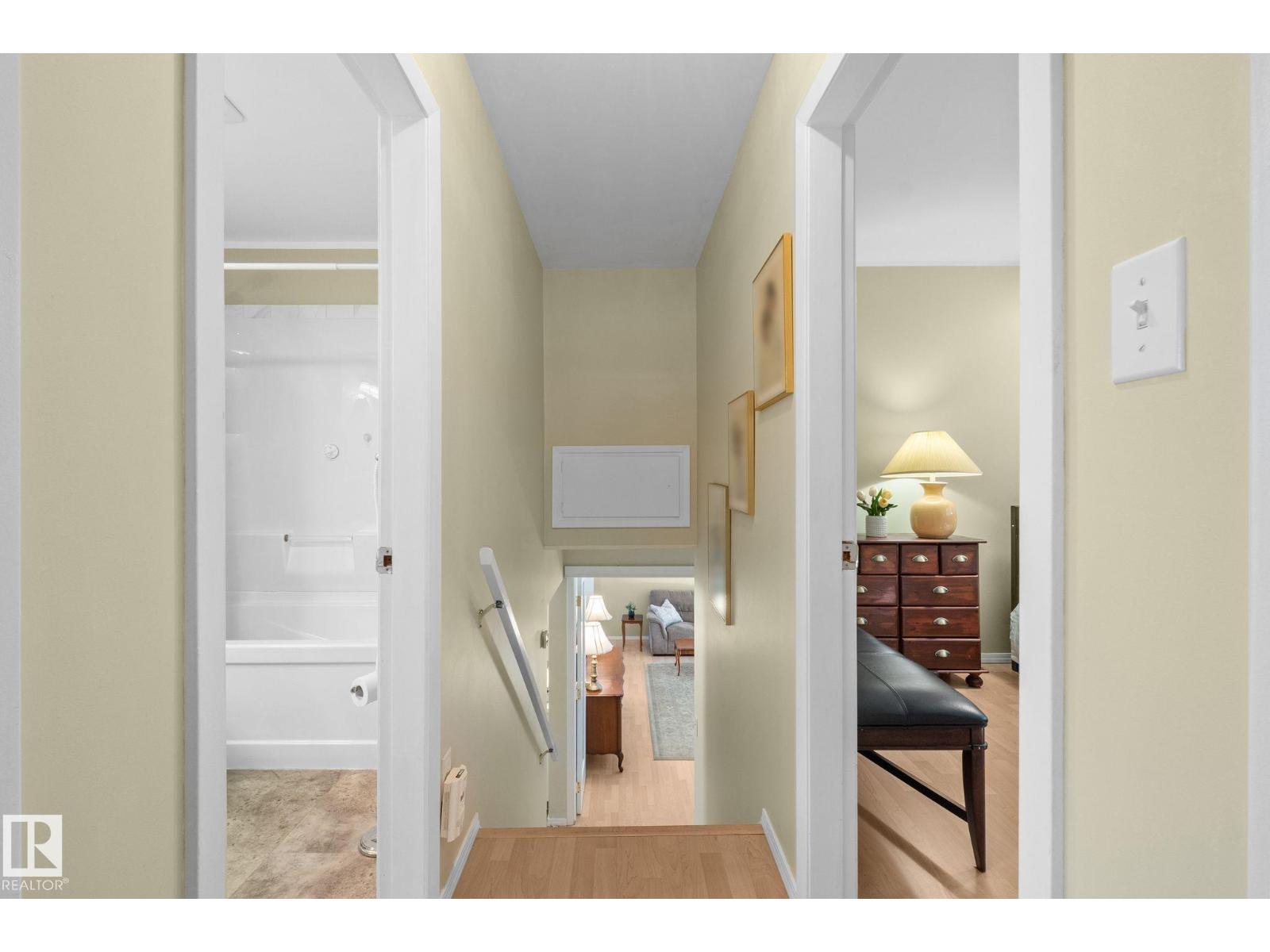 15716 78A AV NW - 34