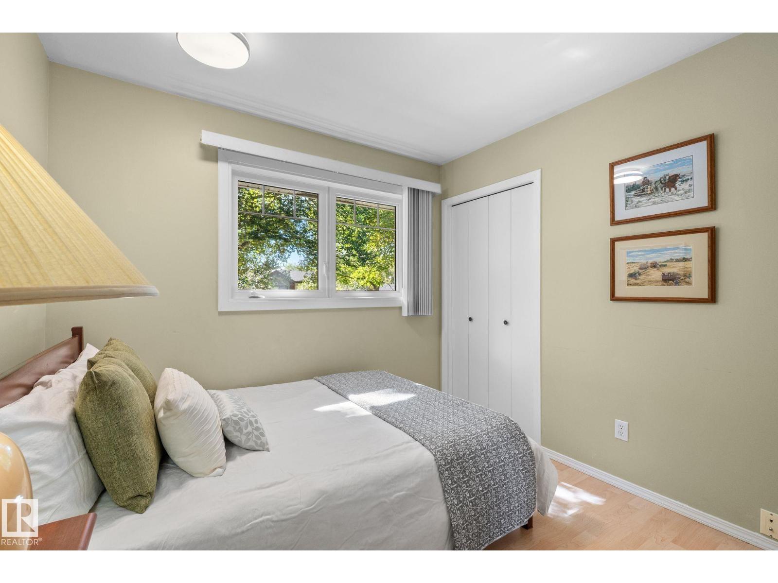 15716 78A AV NW - 37