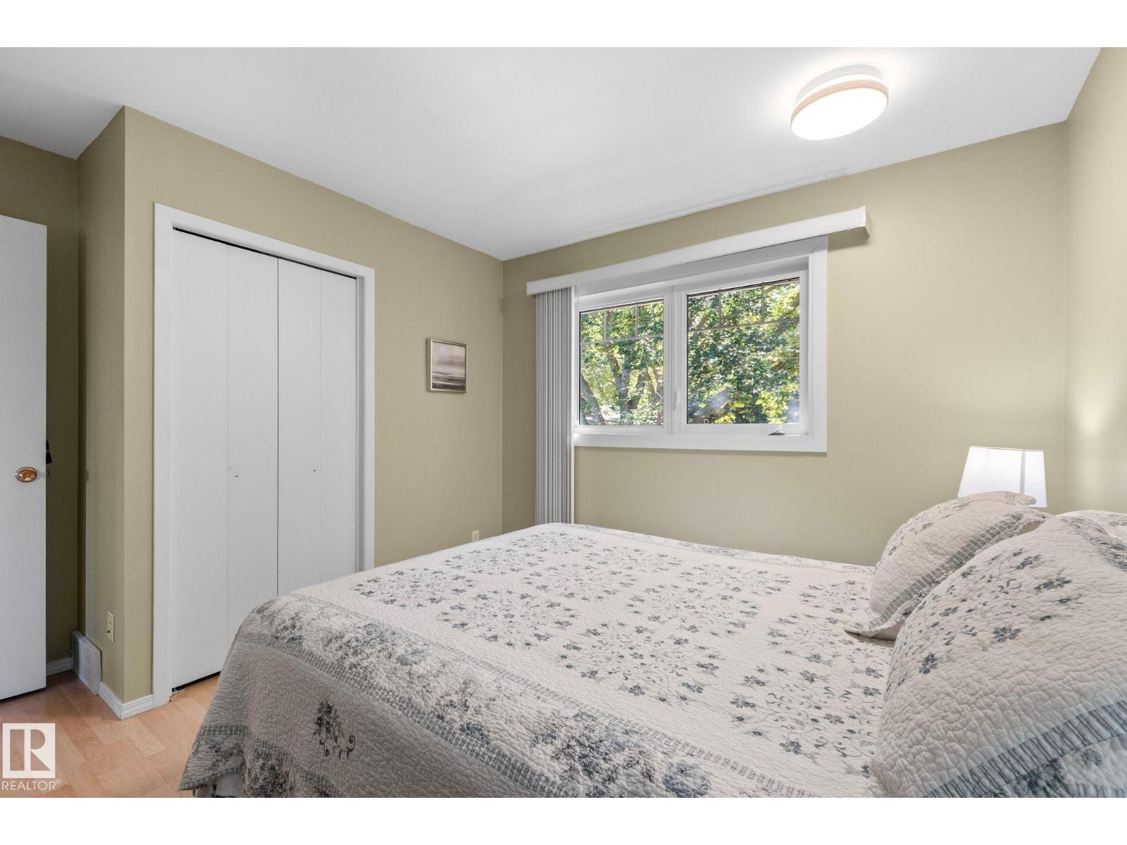 15716 78A AV NW - 41