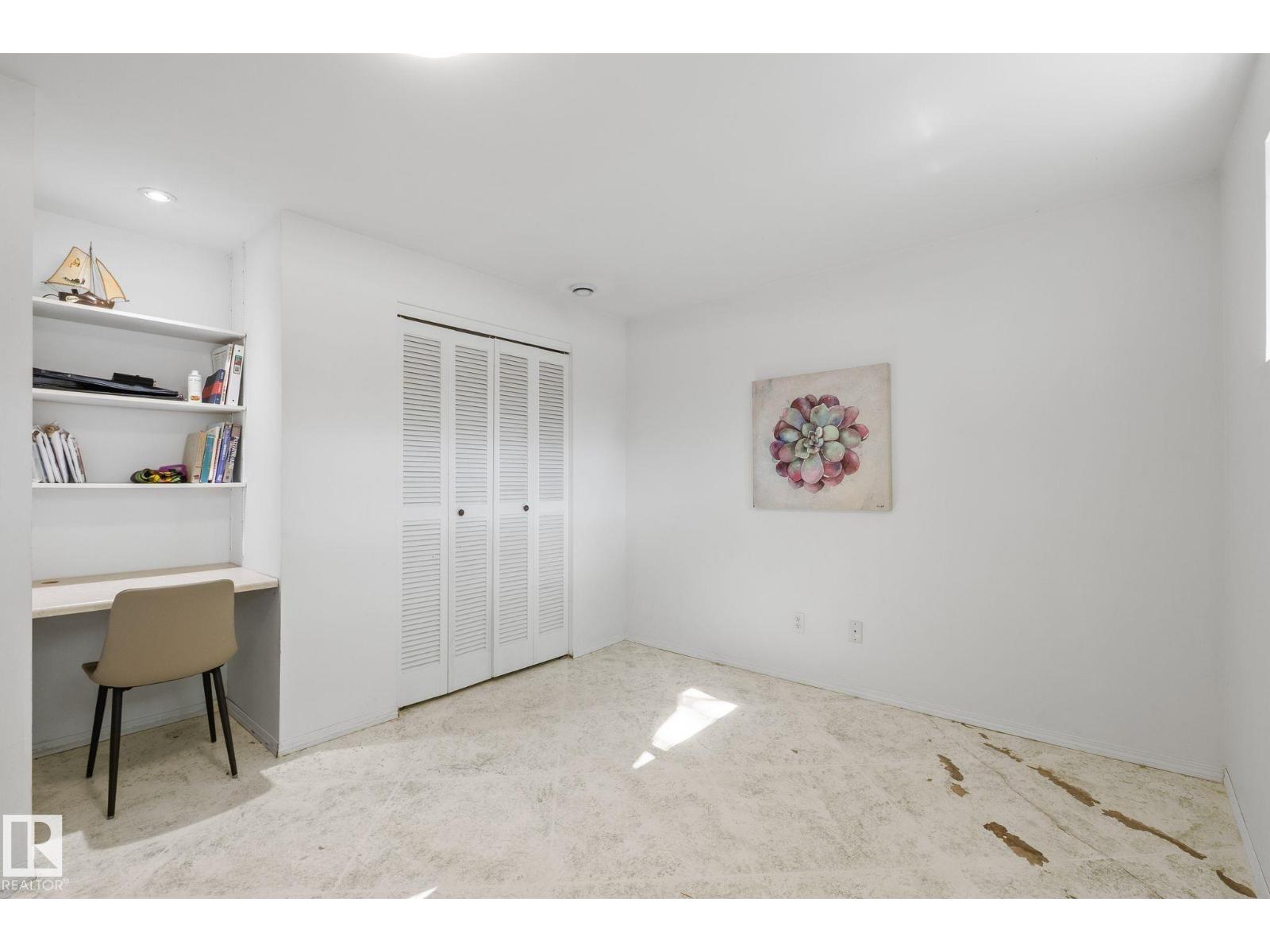 15716 78A AV NW - 52