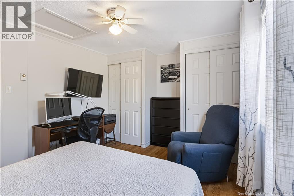 636 Barclay Loop - 23