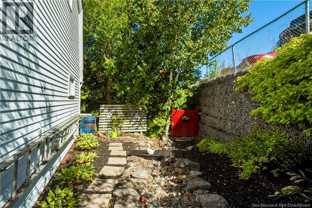 636 Barclay Loop - 28