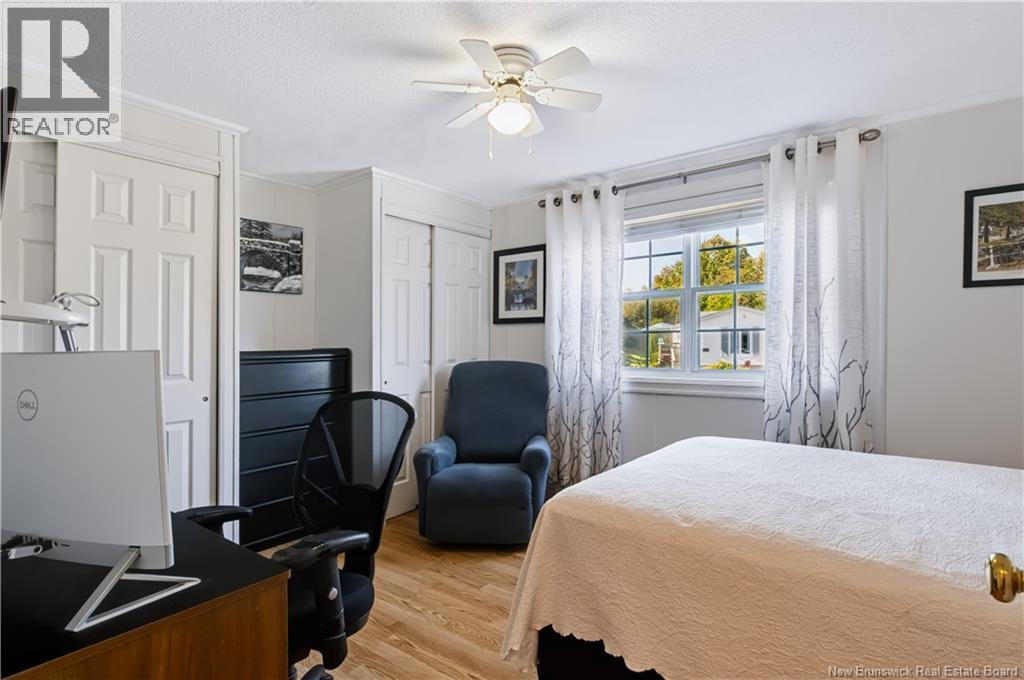 636 Barclay Loop - 22