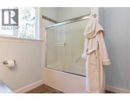 3930 Bovanis Rd, Bowser, BC V0R1G0 Photo 14