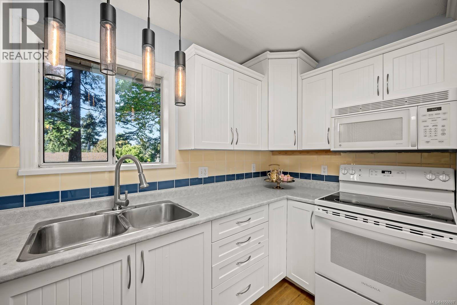 #B 4657 Valecourt Cres - 30