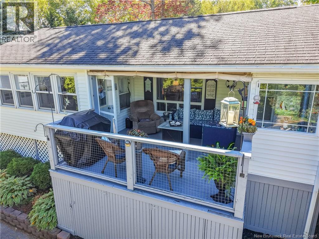 636 Barclay Loop - 30