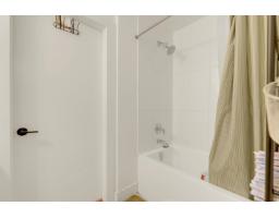 1 18850 72a Avenue, Surrey, BC V4N6X2 Photo 17