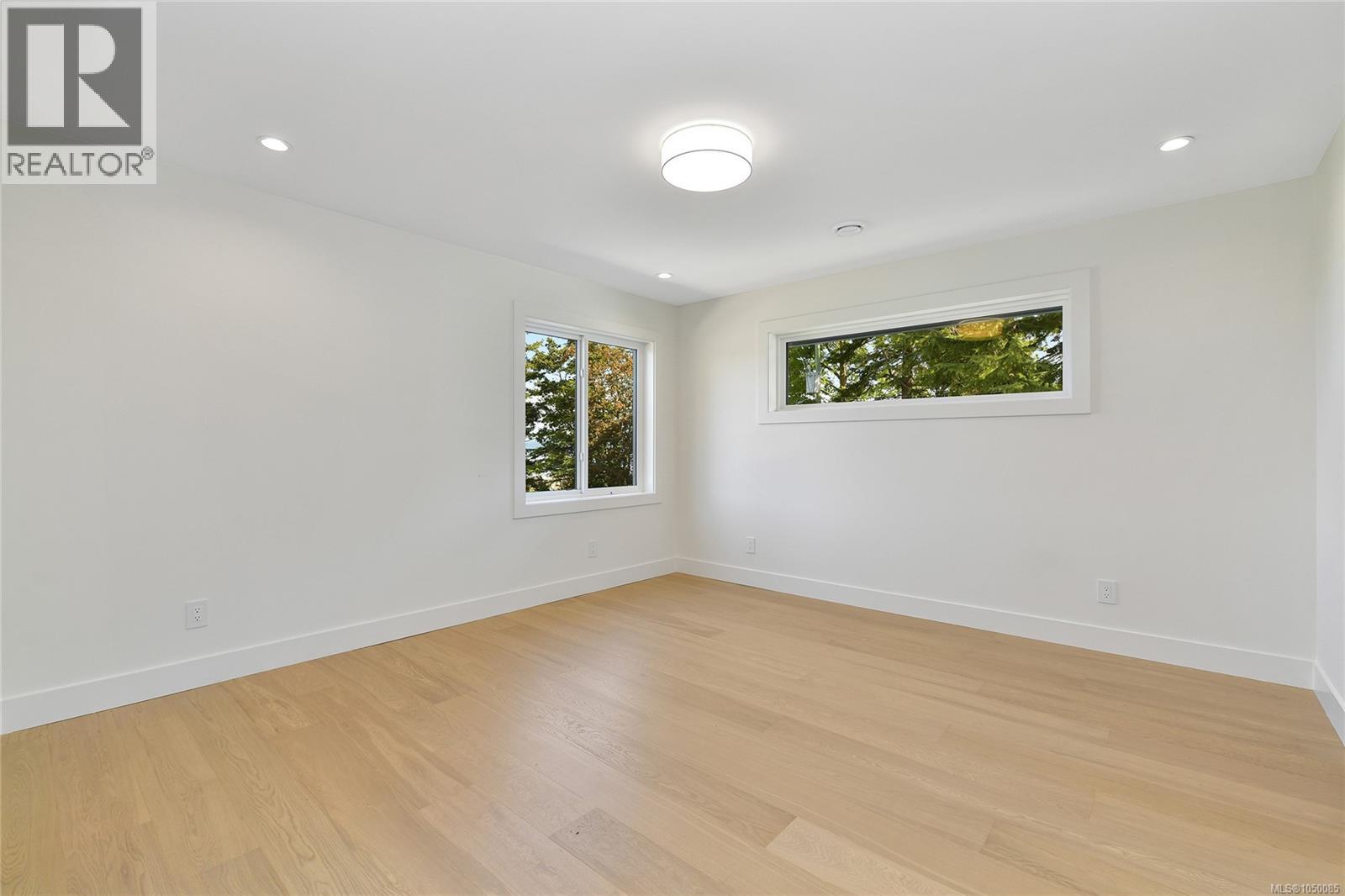 1 4430 Shore Way, Saanich