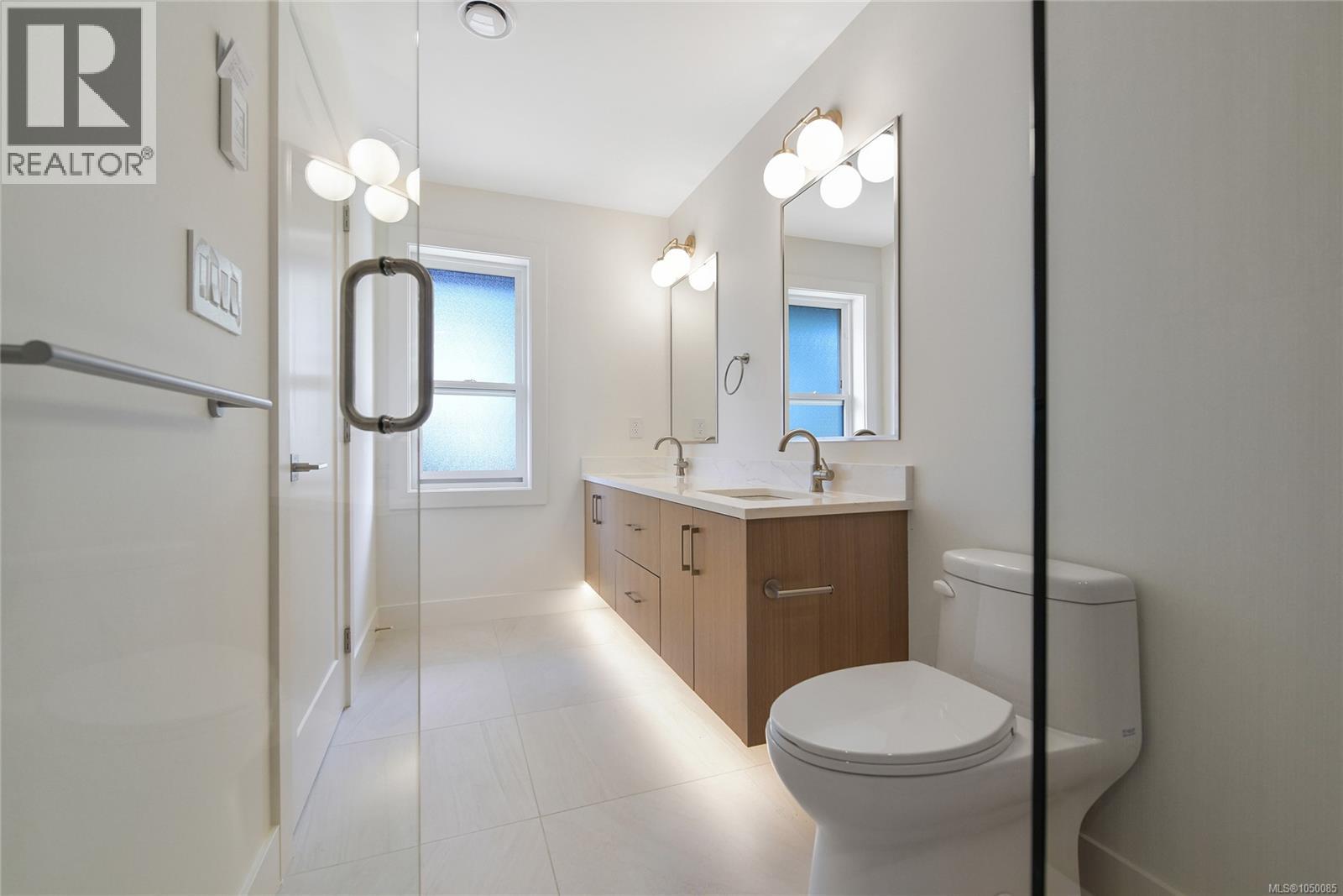 1 4430 Shore Way, Saanich