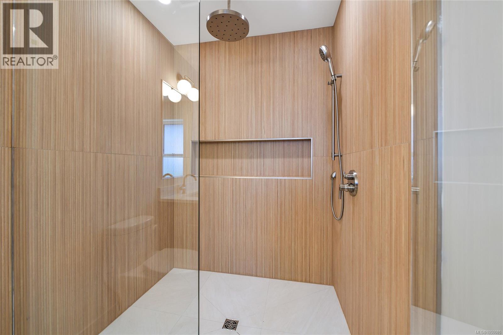 1 4430 Shore Way, Saanich