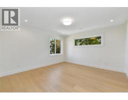 Bathroom - 1 4430 Shore Way, Saanich, BC V8N3T9 Photo 13